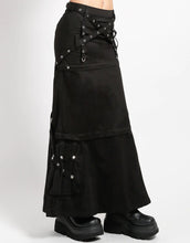 Load image into Gallery viewer, model showing side of skirt