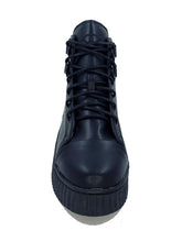 Load image into Gallery viewer, front of shoe on display