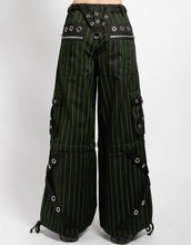 Load image into Gallery viewer, model showing back of pants