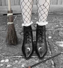 Load image into Gallery viewer, model wearing boots