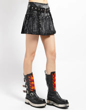 Load image into Gallery viewer, model showing side of skirt