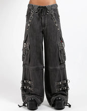 Load image into Gallery viewer, model showing front of pants