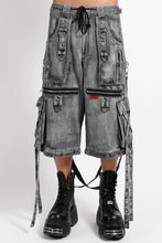 Load image into Gallery viewer, model showing pants zipped off in to shorts