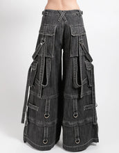 Load image into Gallery viewer, model showing back of pants