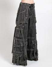 Load image into Gallery viewer, model showing side of pants