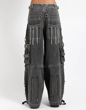 Load image into Gallery viewer, model showing back of pants