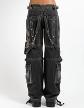 Load image into Gallery viewer, model showing back of pants