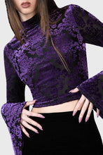 Load image into Gallery viewer, model showing front of top