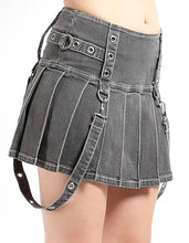 Load image into Gallery viewer, model showing side of skirt