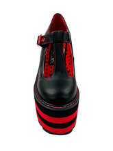 Load image into Gallery viewer, top of shoe on display