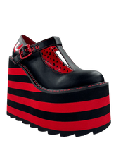 Load image into Gallery viewer, side of shoe on display