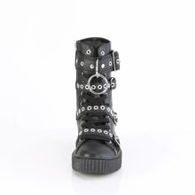 Load image into Gallery viewer, front of shoe on display