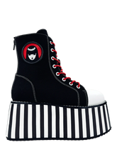 Load image into Gallery viewer, side of boot on display