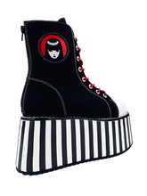 Load image into Gallery viewer, side of boot on display