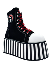 Load image into Gallery viewer, front of boot on display