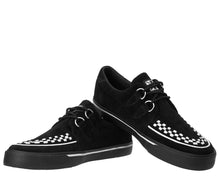 Load image into Gallery viewer, front of shoe on display