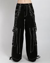 Load image into Gallery viewer, model showing front of pants