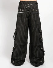 Load image into Gallery viewer, model showing back of pants