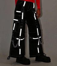 Load image into Gallery viewer, model showing side of pants