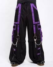 Load image into Gallery viewer, model showing front of pants