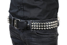 Load image into Gallery viewer, model wearing belt