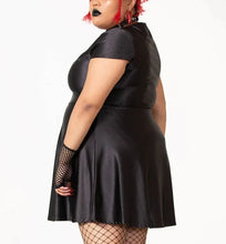 Load image into Gallery viewer, model showing back of dress