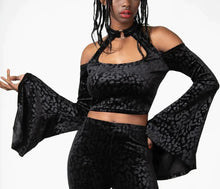 Load image into Gallery viewer, model showing front of top