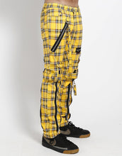 Load image into Gallery viewer, model showing side of pants