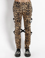 Load image into Gallery viewer, model showing front of pants