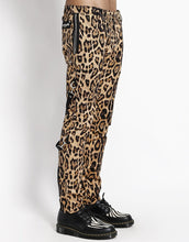 Load image into Gallery viewer, model showing side of pants
