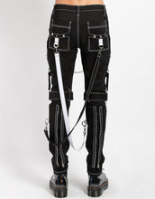 Load image into Gallery viewer, model showing back of pants