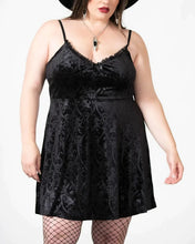 Load image into Gallery viewer, model showing front of dress