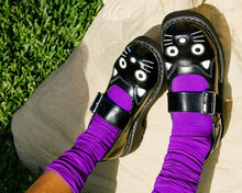 Load image into Gallery viewer, model wearing shoes