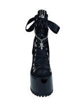 Load image into Gallery viewer, front of boot on display