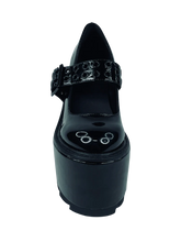 Load image into Gallery viewer, front of shoe on display