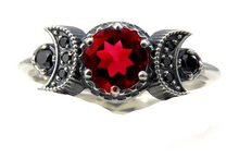 Load image into Gallery viewer, ring on display