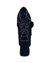 Load image into Gallery viewer, back of shoe on display