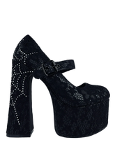 Load image into Gallery viewer, side of shoe on display