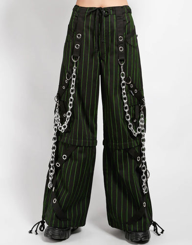 model showing front of pants