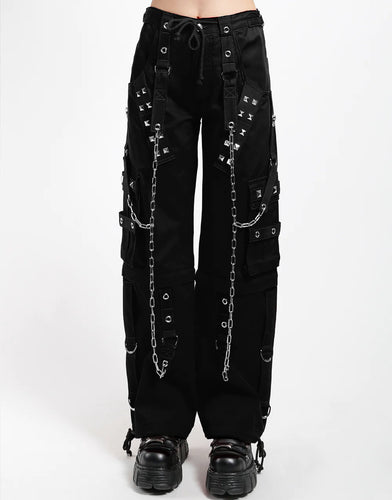 model showing front of pants