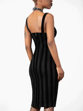 Load image into Gallery viewer, model showing side of dress
