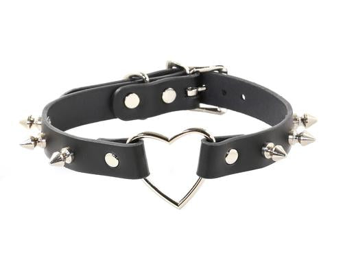 choker on display