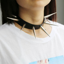 Load image into Gallery viewer, model wearing collar
